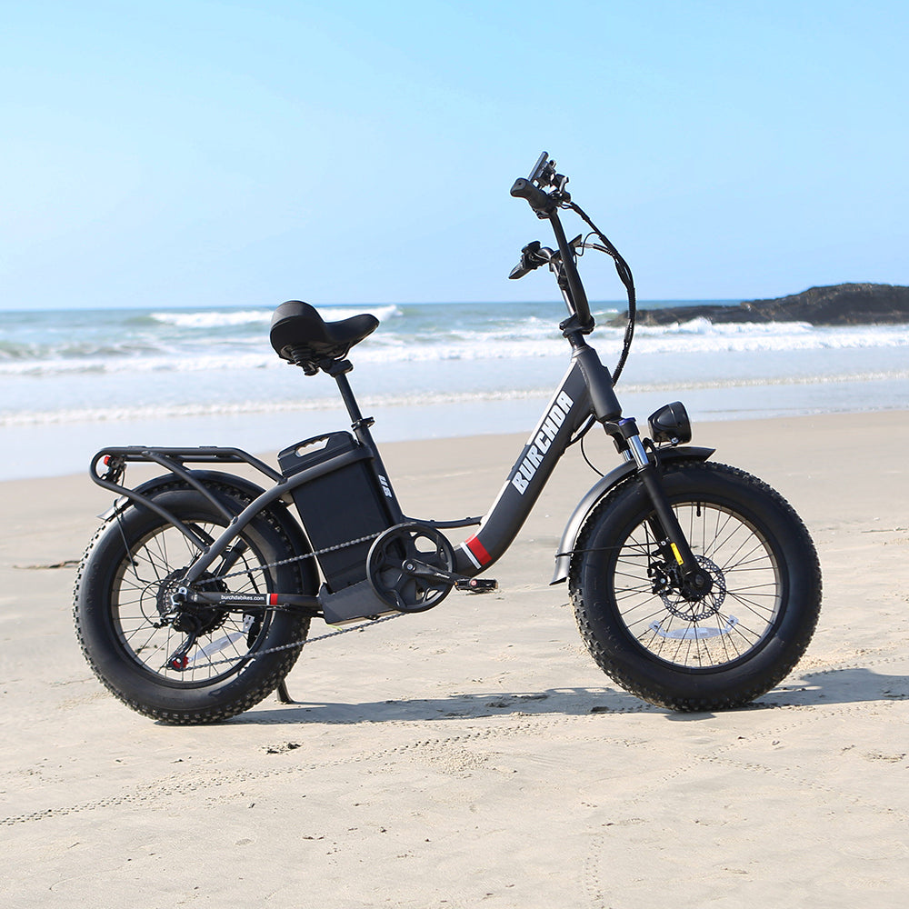 Burchda U8 riding on sandy terrain